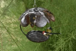 CHOUETTE & CO Mangeoire pour oiseau en métal recyclé avec toit fleur et mésange colorée Chouette&Co - 30 cm